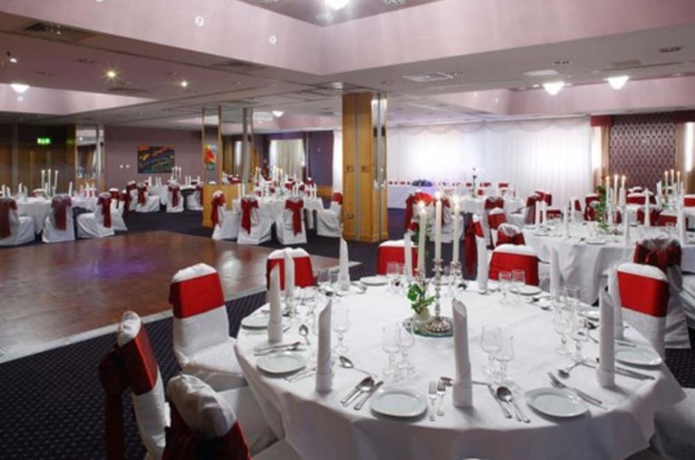 Plaza Hotel Tallaght Ngoại thất bức ảnh